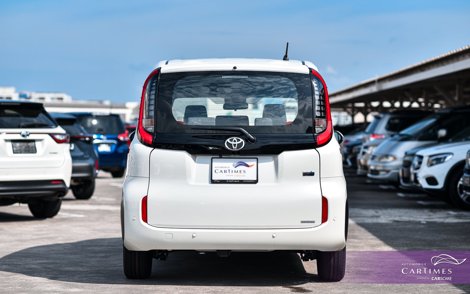 Toyota Sienta Hybrid photo 5